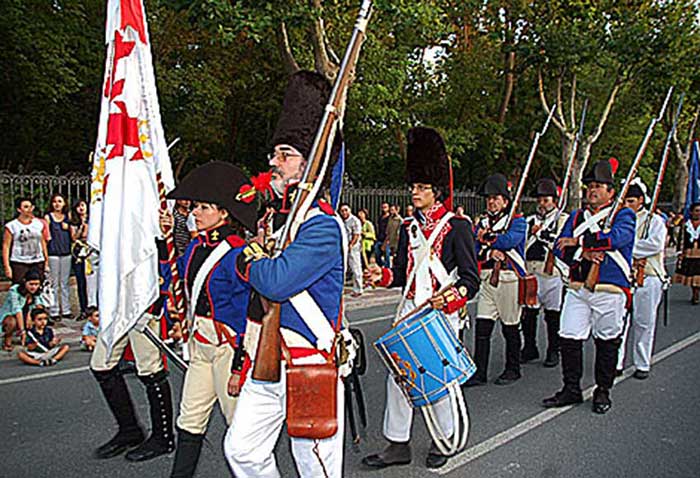 Desfile conmemorativo del bicentenario de la guerra de los 172 años