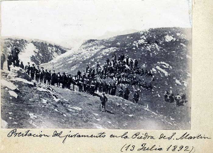 Esta fotografía de 1.892, hecha por Ignacio Coyne Lapetra, es la más antigua que se conserva de la ceremonia