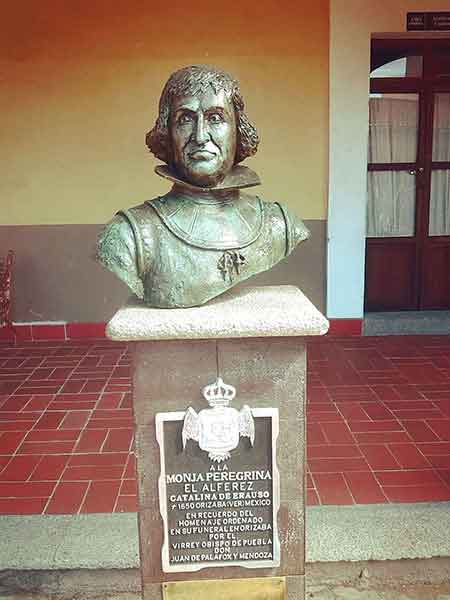 Catalina de Erauso - La monja alférez El café de la historia
Monumento a la Monja Alférez en Orizaba, Veracruz